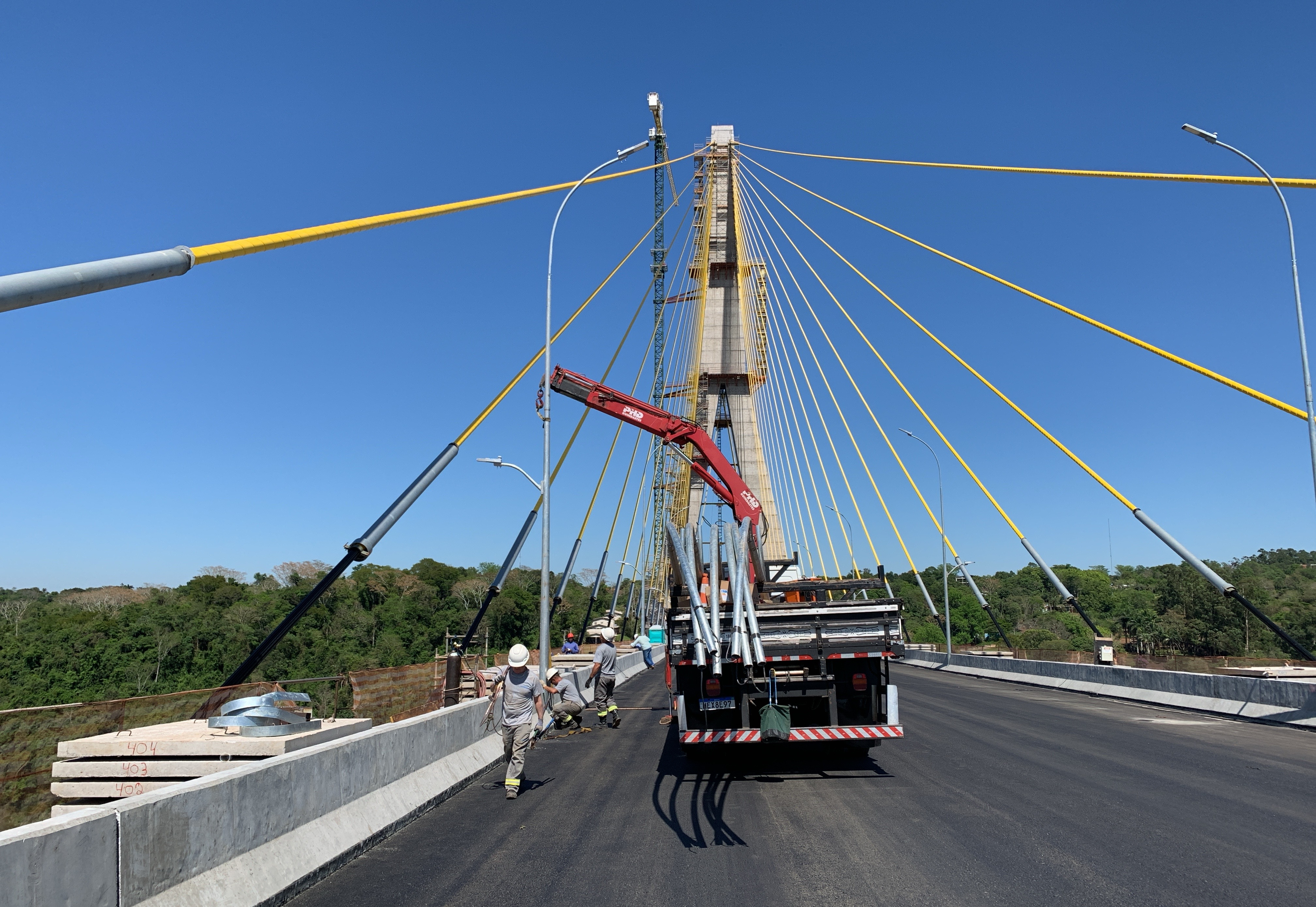 Imagem Com estrutura finalizada, Ponte da Integração Brasil-Paraguai atinge 96,6% de conclusão