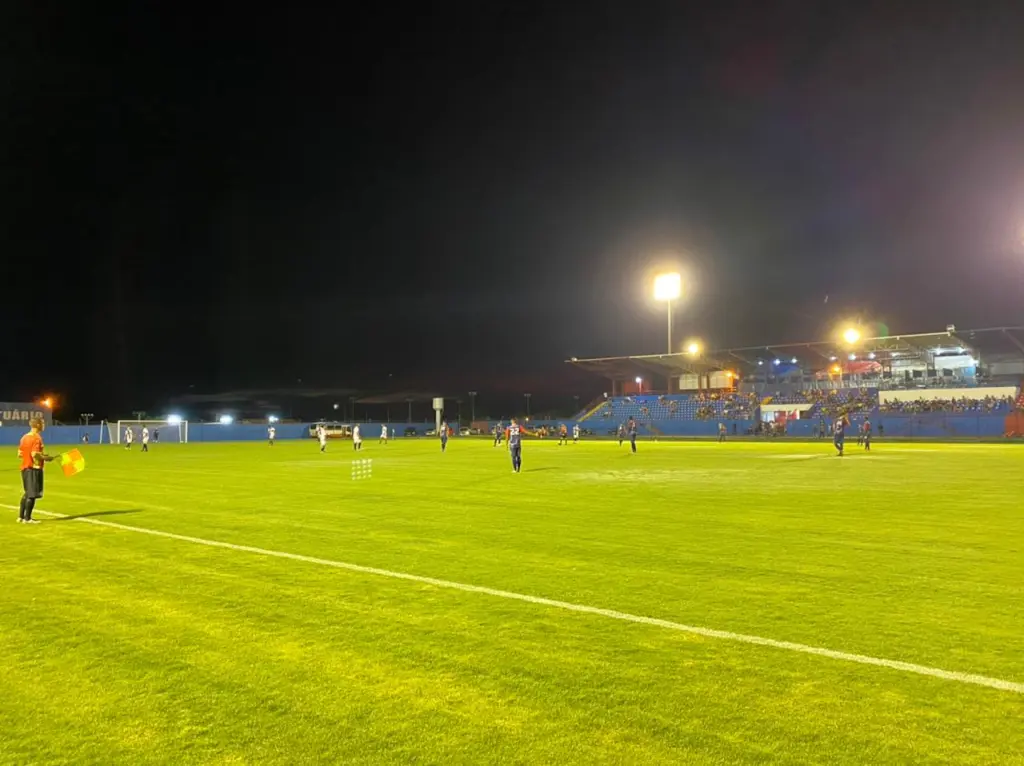 Imagem Ainda incompleto e desequilibrado fisicamente, Leão vence 1º jogo-treino da pré-temporada; Gallo avalia