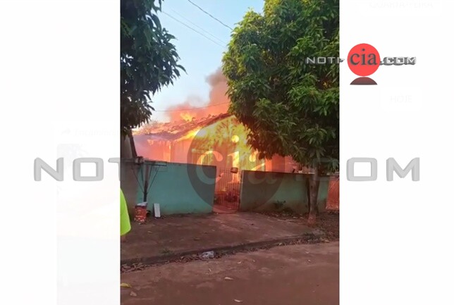 Imagem Residência de madeira é destruída pelo fogo em Terra Boa