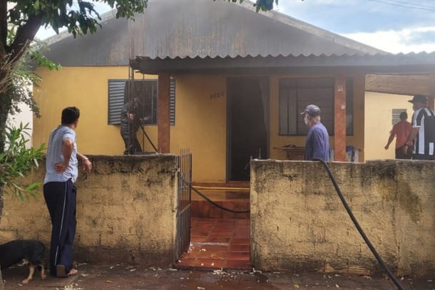 Imagem Homem não aceita separação ateia fogo na casa da ex-mulher em Jussara