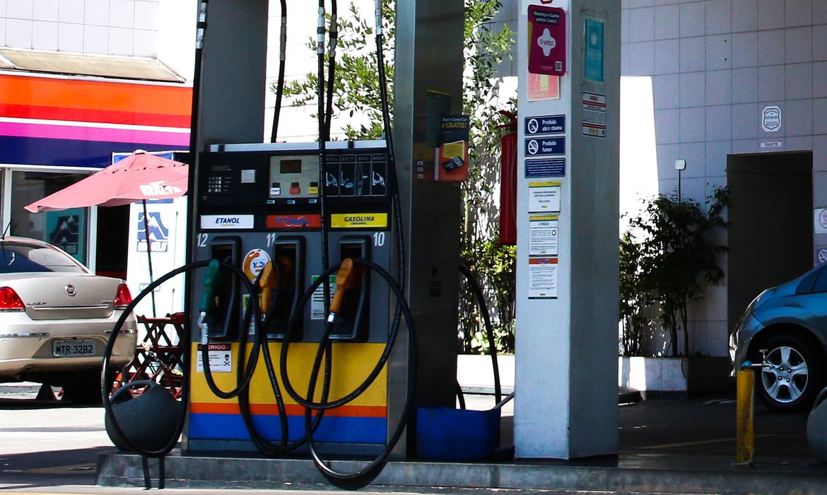 Imagem Petrobras anuncia reajuste de 7,5% no preço da gasolina às distribuidoras