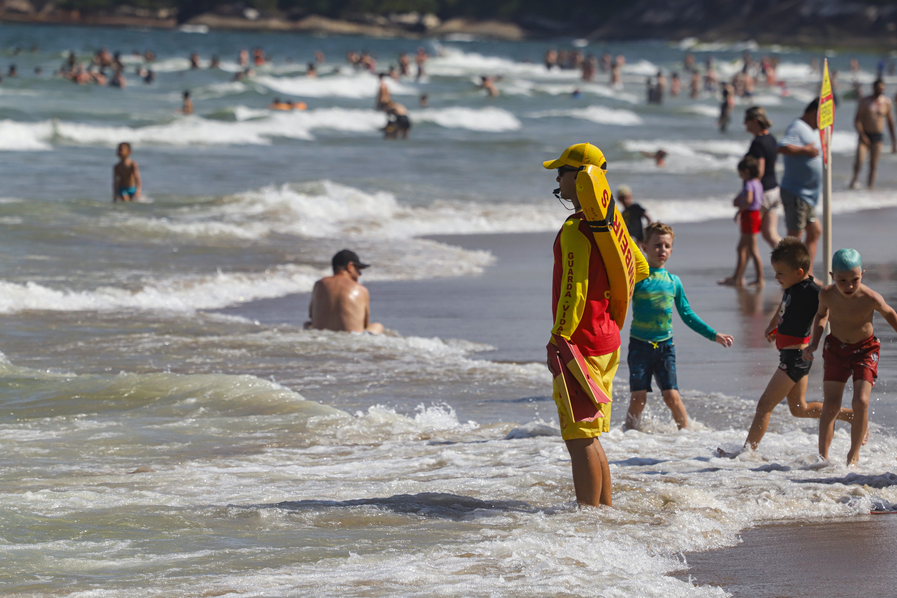 Imagem Em pouco mais de um mês, Bombeiros fazem 870 salvamentos no Litoral