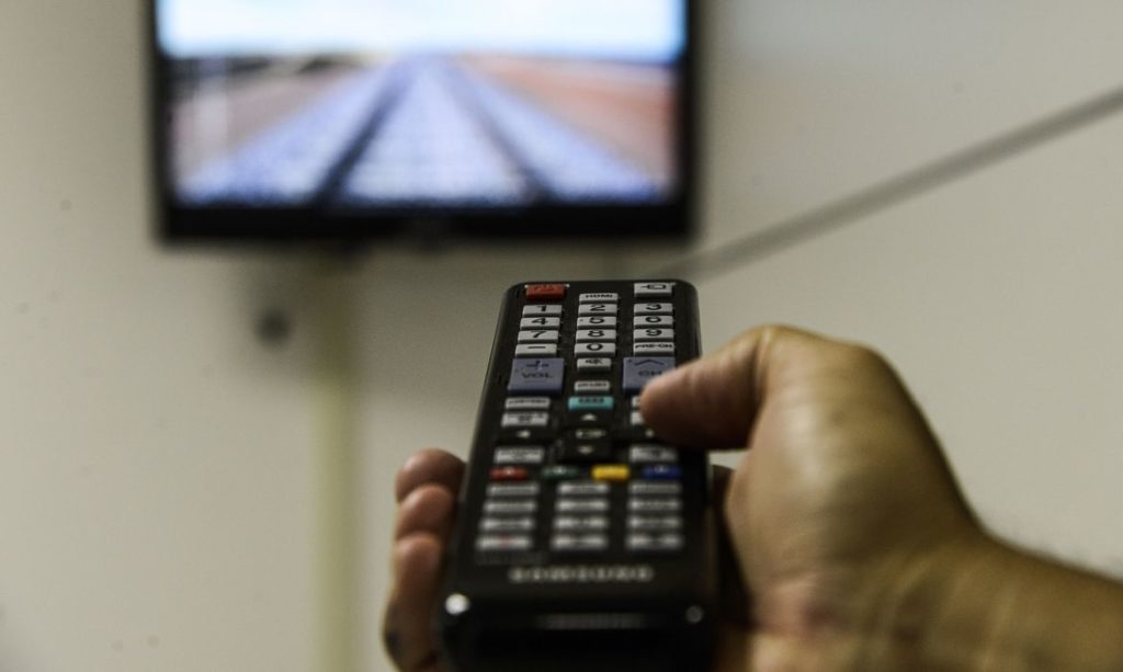 Imagem Por causa de streaming e redes, jovens de até 24 anos veem 7 vezes menos TV do que idosos