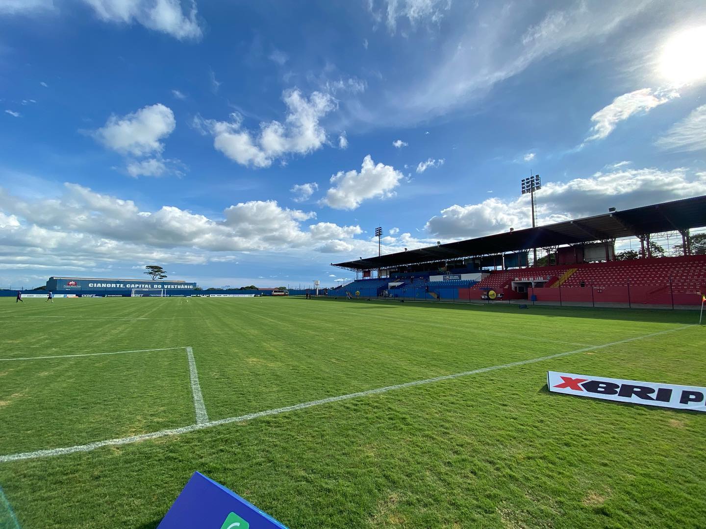 Imagem Leão recebe o Athletico em dia de Albino Turbay lotado