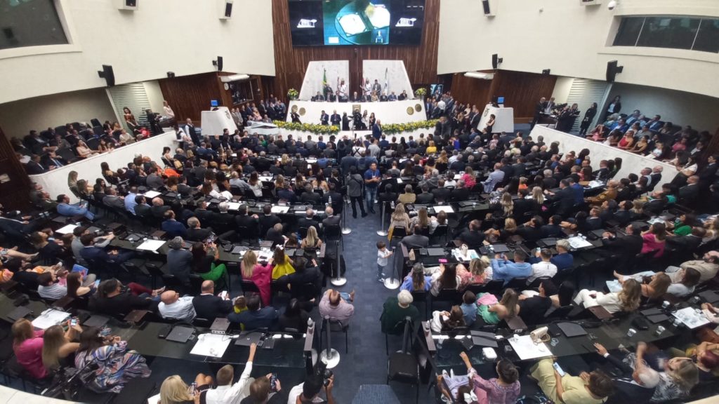 Imagem Assembleia empossa 54 deputados eleitos em outubro