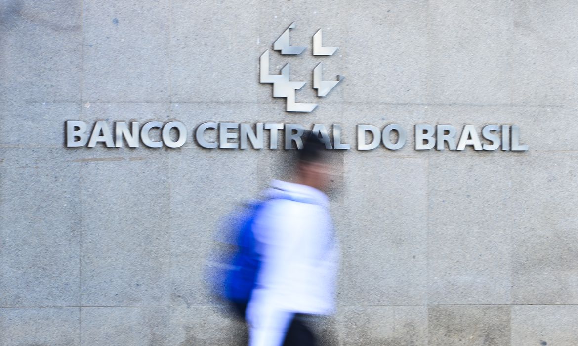 Imagem Mercado financeiro prevê crescimento da economia em 0,84% neste ano