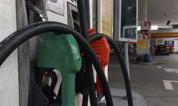 Imagem Com volta de impostos federais, gasolina deve subir R$ 0,68 por litro, diz Abicom