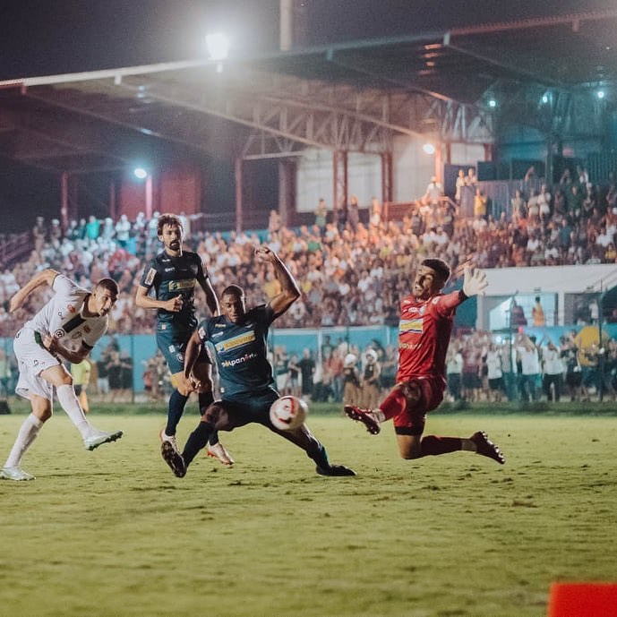 Imagem Leão vence o Maringá e fica a um empate da semifinal do Paranaense