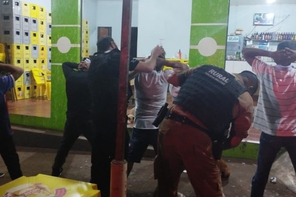 Imagem Operação Integrada entre polícia Civil e Militar é deflagrada em Cianorte