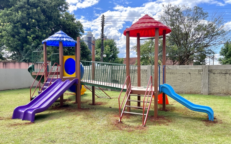 Imagem Liomar Gomes, Lidia Ohi e Ivanilde Casotti recebem parque infantil