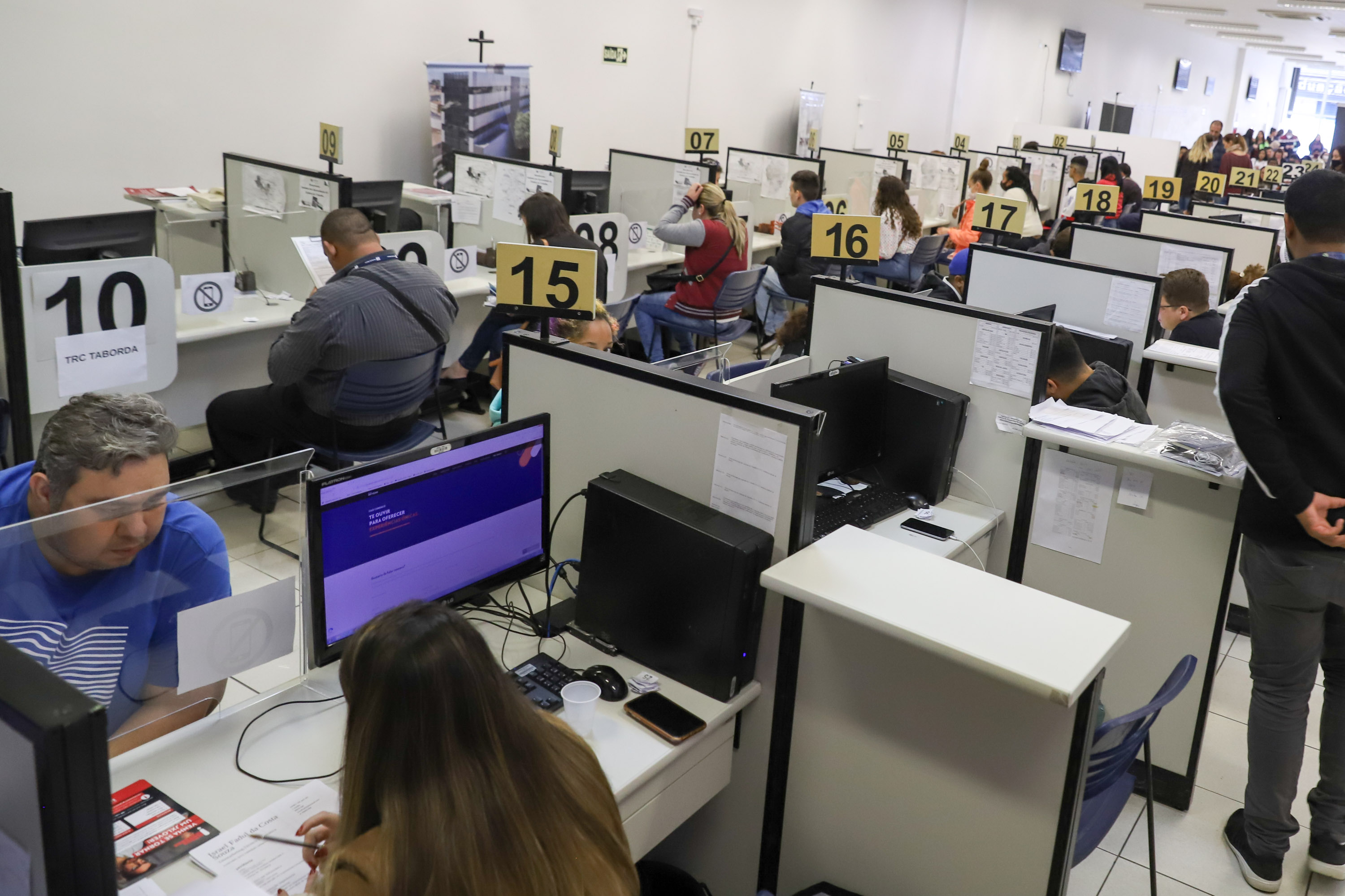 Imagem Agências do Trabalhador iniciam a semana com 13,6 mil vagas disponíveis