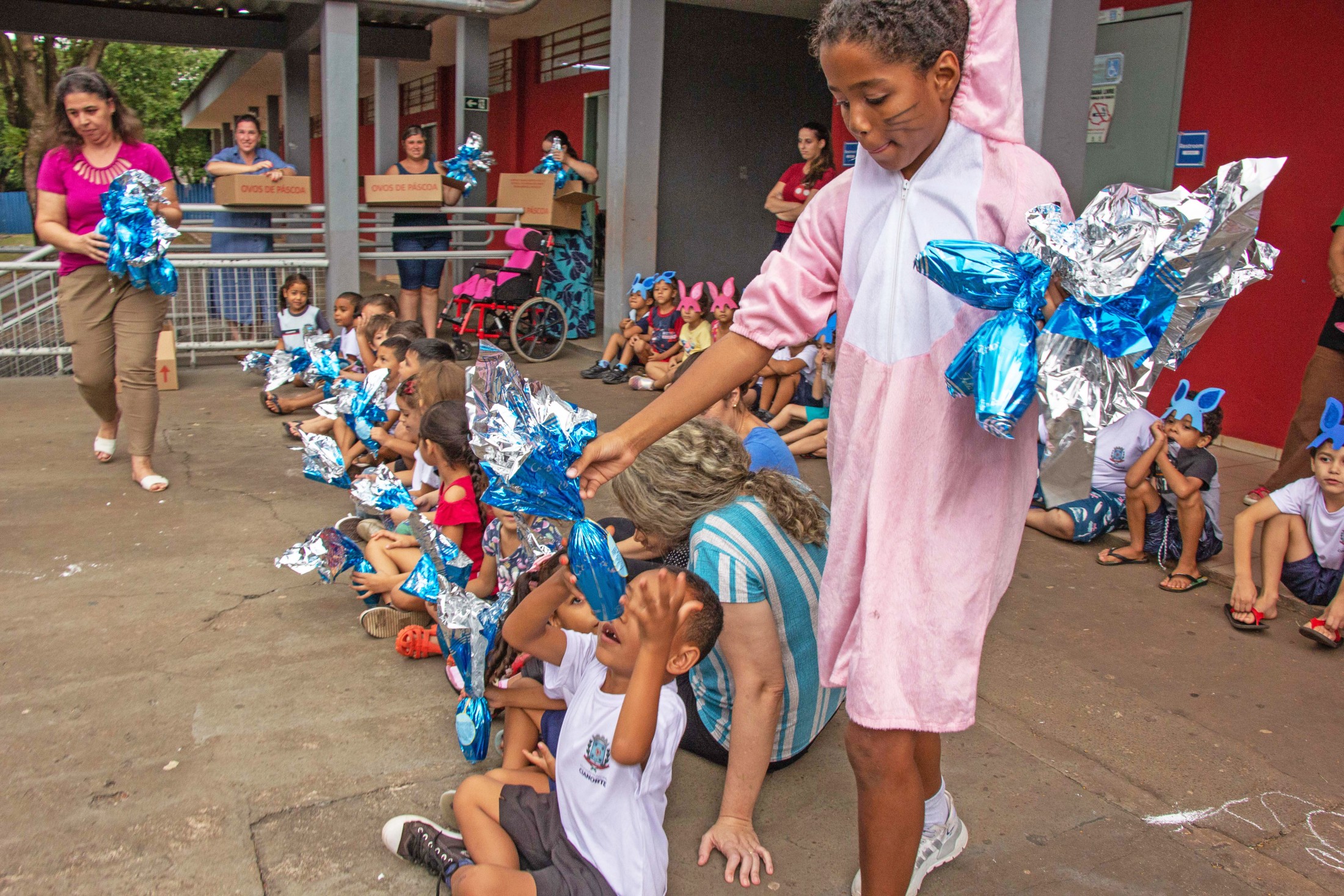 Imagem Alunos da rede municipal recebem ovos de Páscoa