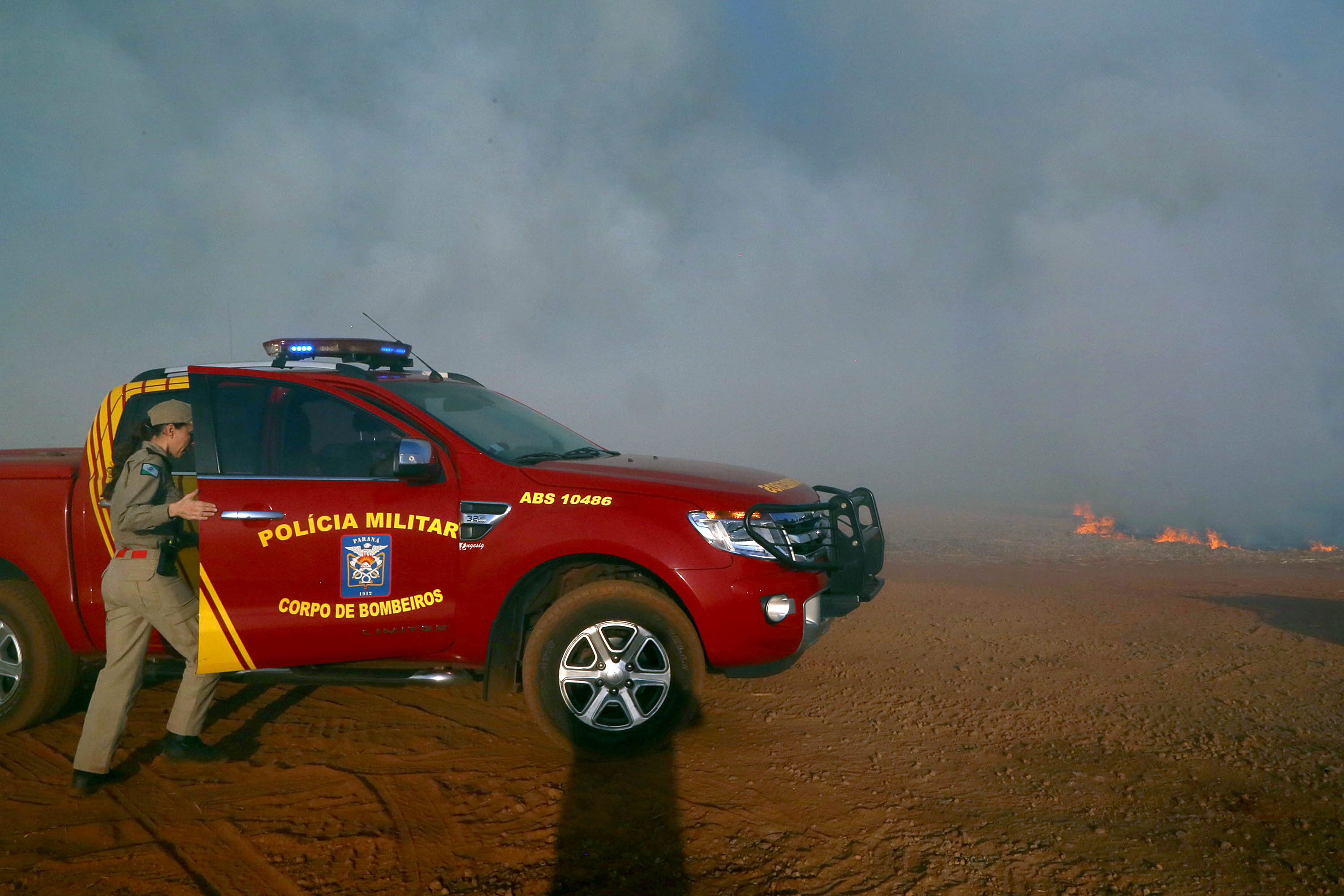 Imagem Bombeiros atendem a mais de 20 focos de incêndio em vegetação no último mês