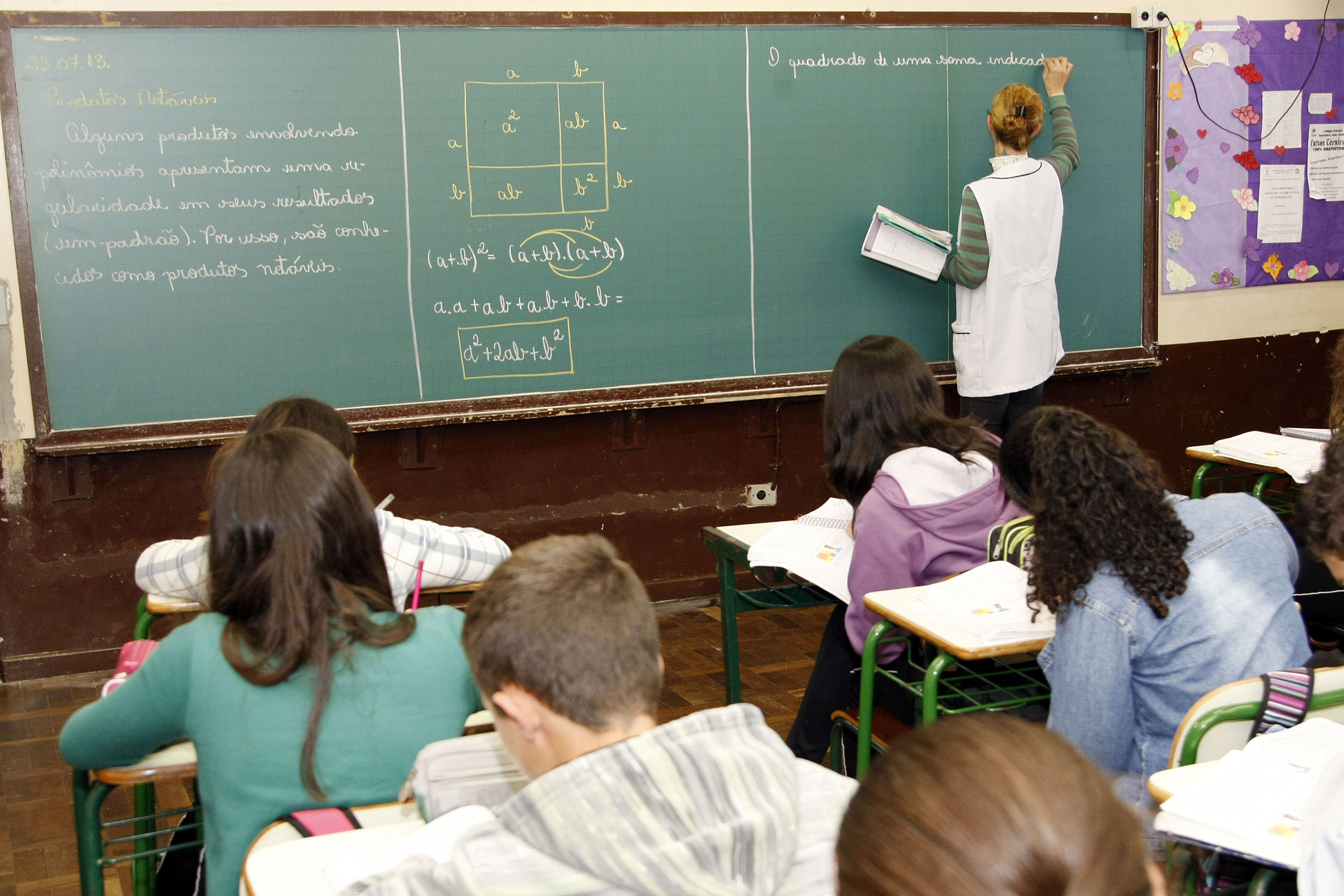 Imagem MEC oficializa reajuste de 3,6% no piso salarial de professores