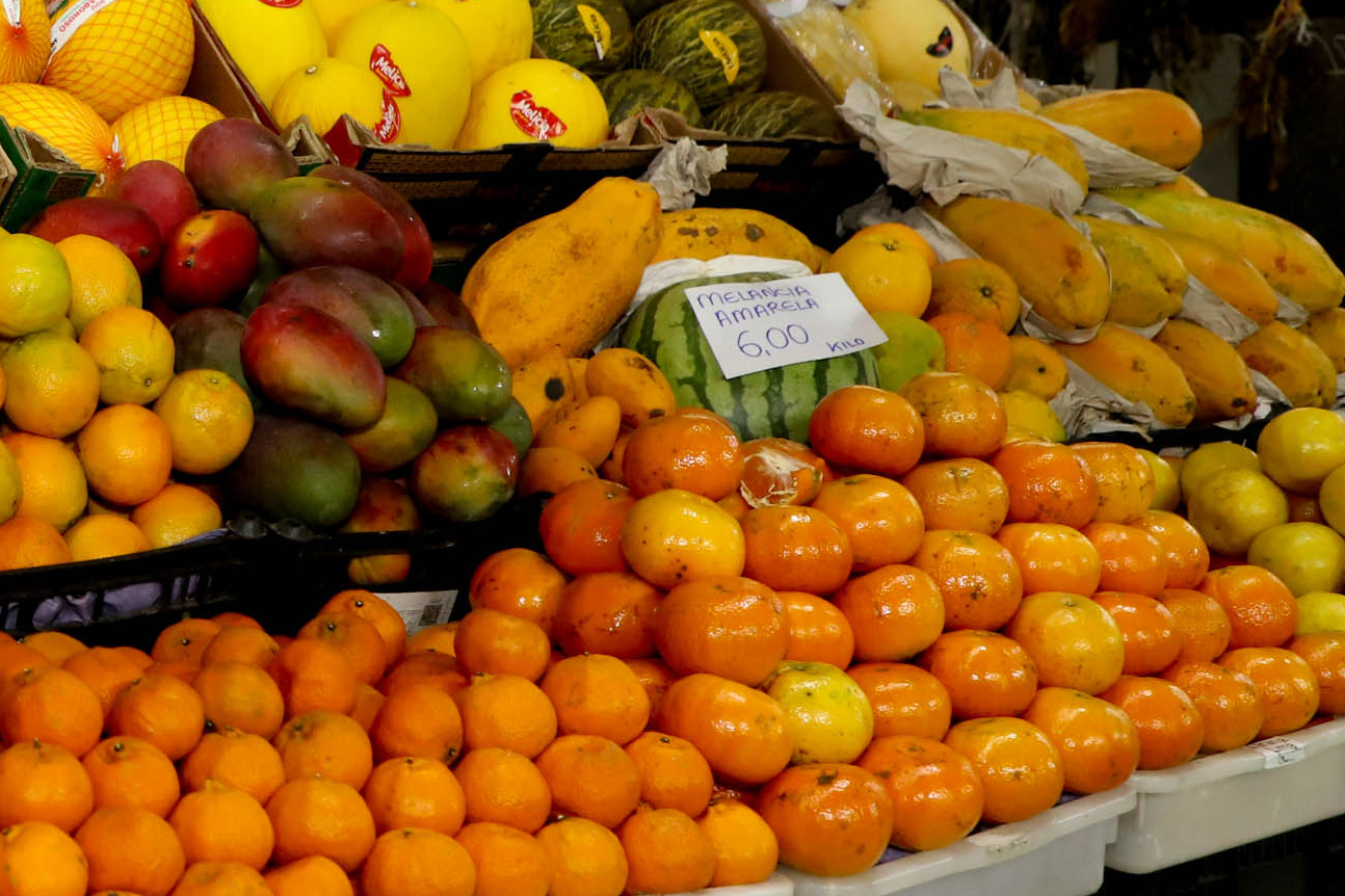 Imagem Preços de frutas da estação, como caqui e tangerina, caem quase 30%, aponta boletim do Deral