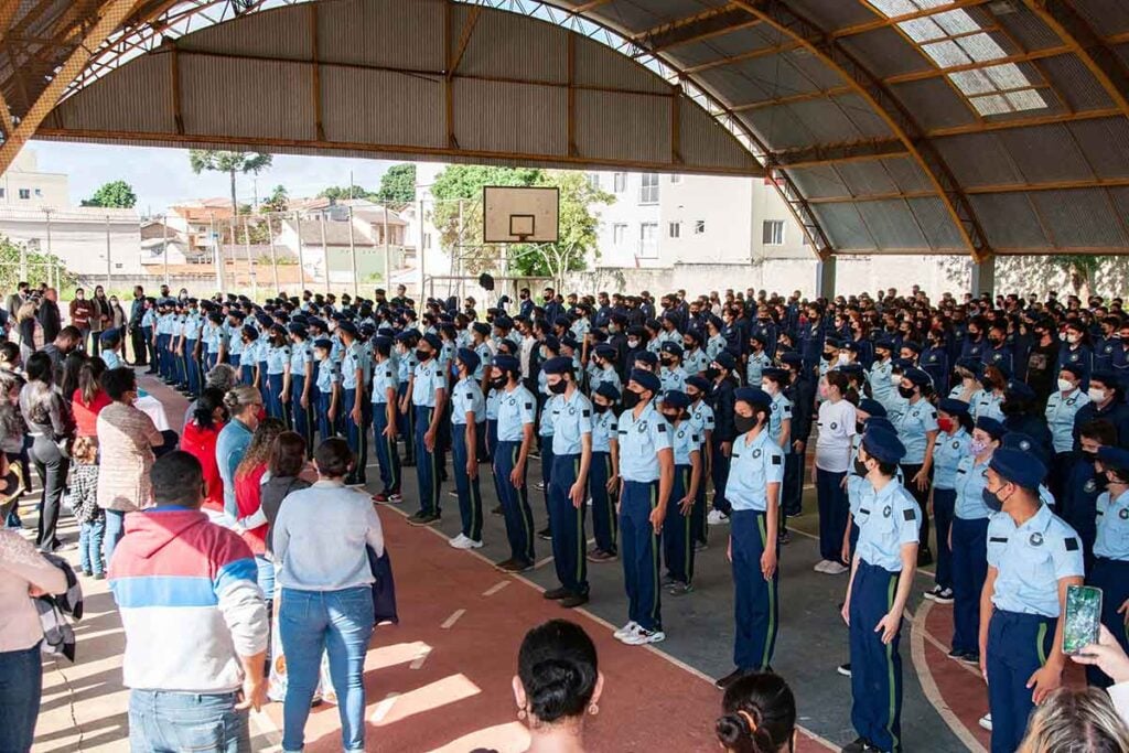 Imagem Paranaenses aprovam resposta de Ratinho Junior para aumentar segurança em escolas