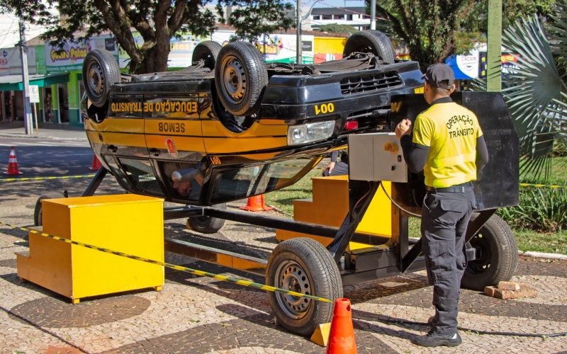 Imagem Maio Amarelo tem ações com simulador de capotamento