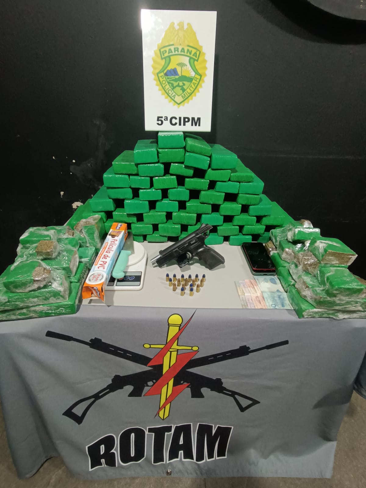 Imagem Operação resulta em prisões e apreensão de 40 kg de maconha e pistola