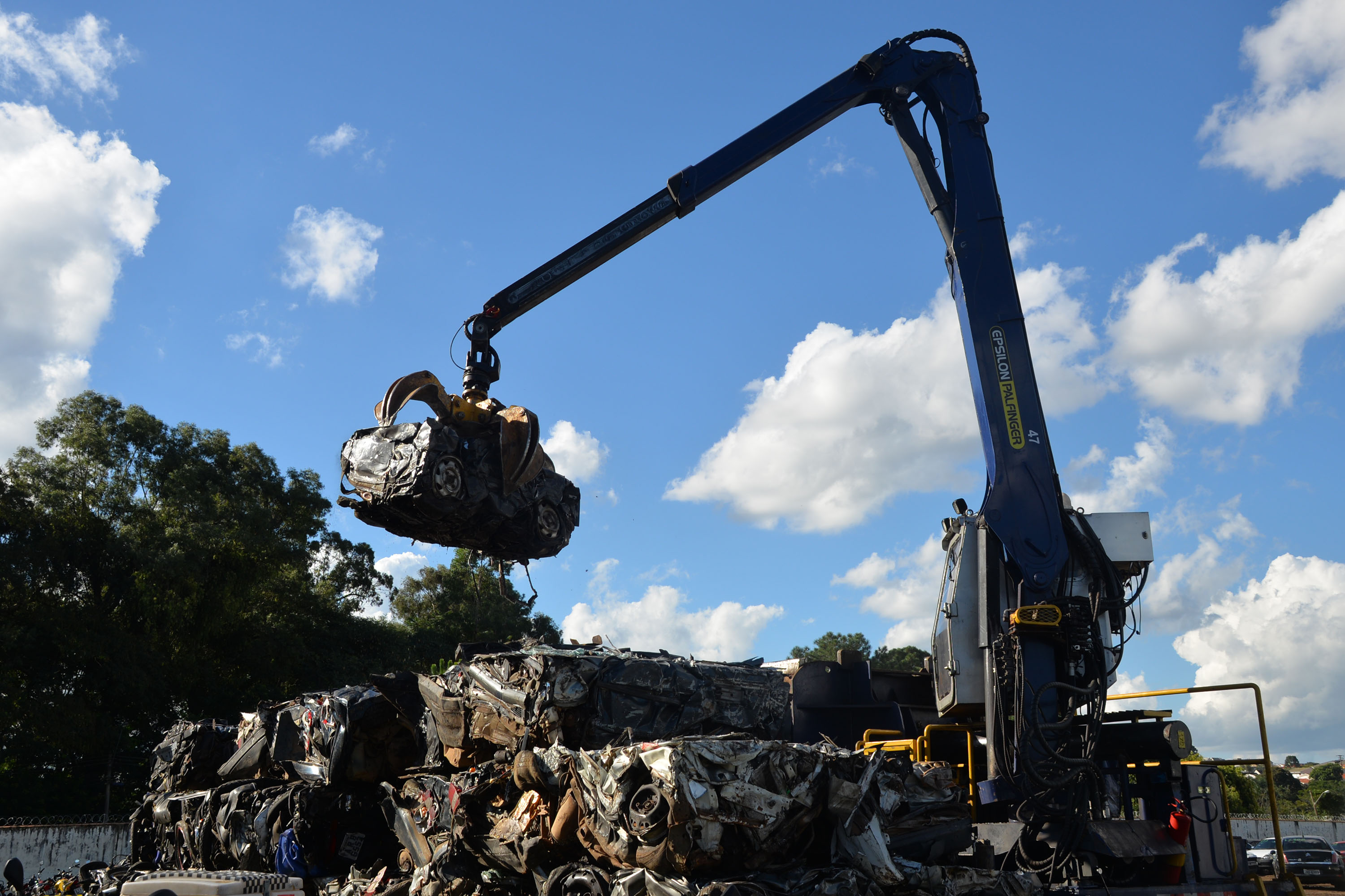 Imagem Leilão do Detran-PR com mais de 17 mil veículos para reciclagem acontece na quinta