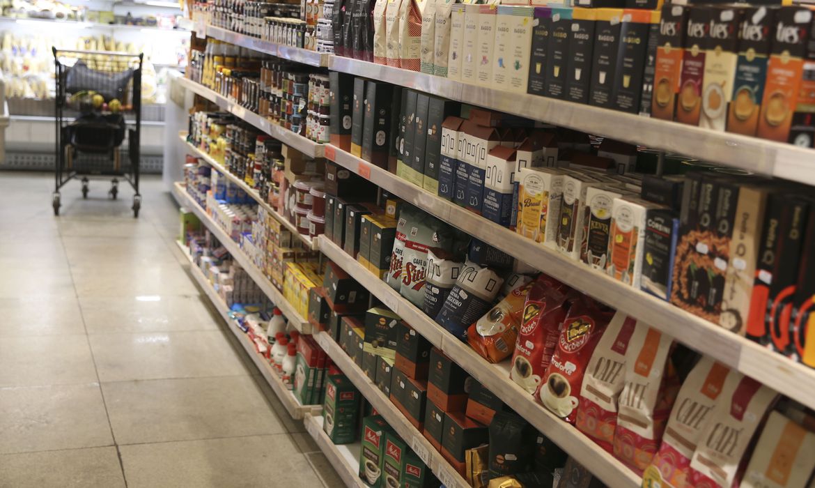 Imagem Vendas de supermercados têm alta de 3% em 2023