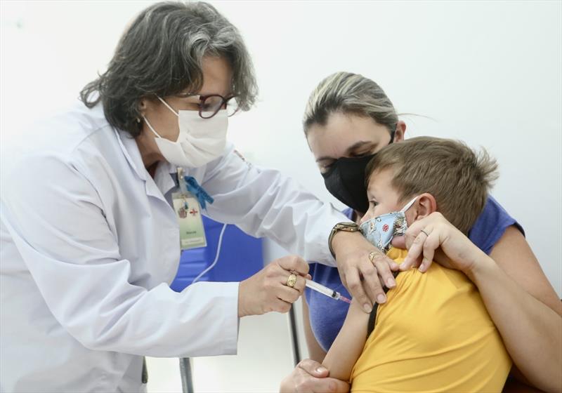 Imagem Vacina contra Covid-19 passa a fazer parte do calendário vacinal da criança em 2024