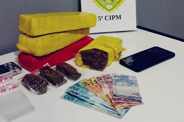 Imagem Suspeito de tráfico de drogas, jovem é preso com 2 kg de maconha em Cianorte