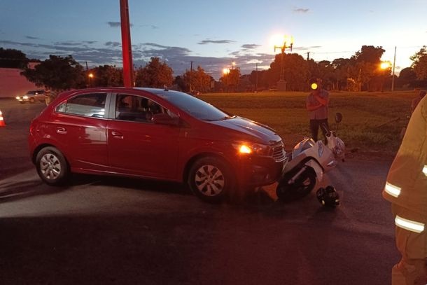 Imagem Acidente entre veículos deixa motociclista ferida em avenida de Cianorte