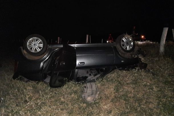 Imagem Motorista embriagado capota carro e passageira morre em Indianópolis