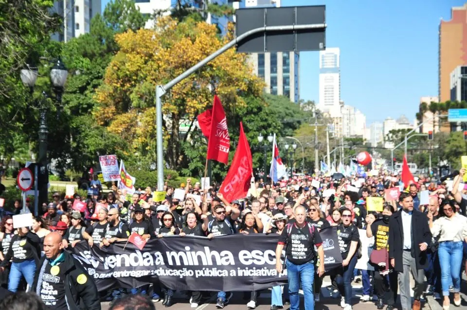 Imagem Em assembleia, professores decidem encerrar greve no Paraná; sindicato fala em ‘avaliação positiva’ do movimento