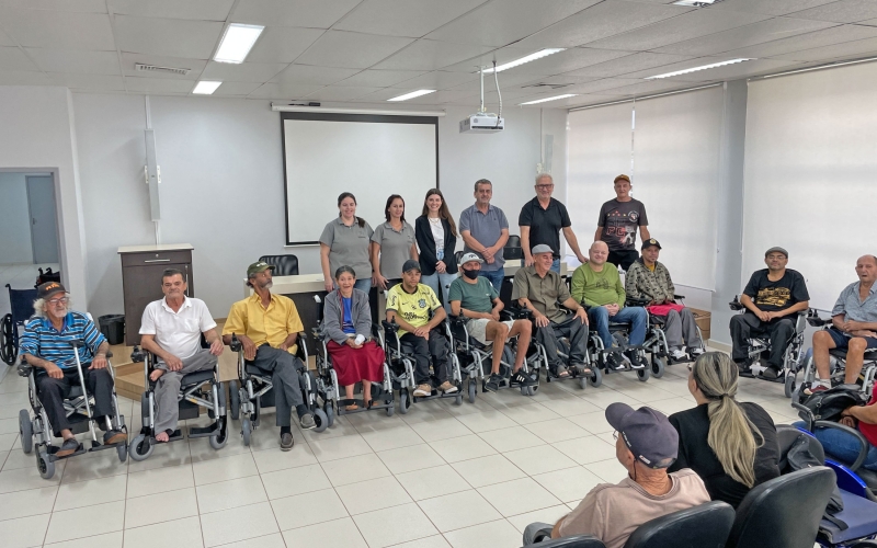 Imagem Prefeitura de Cianorte entrega 11 cadeiras de rodas motorizadas