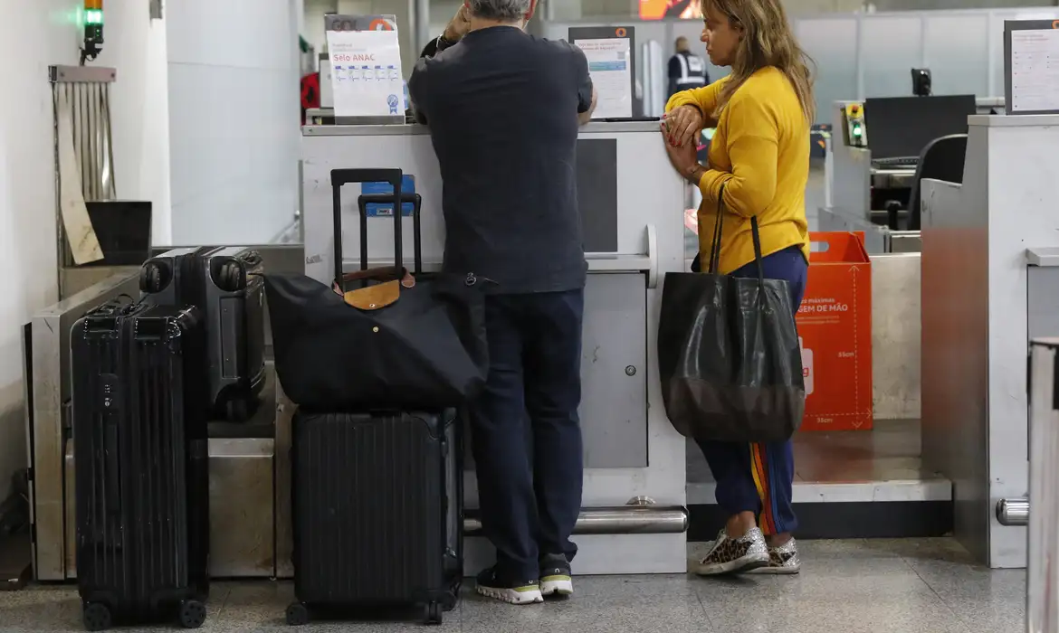 Imagem Aposentados poderão comprar passagem aérea por até R$ 200 cada trecho