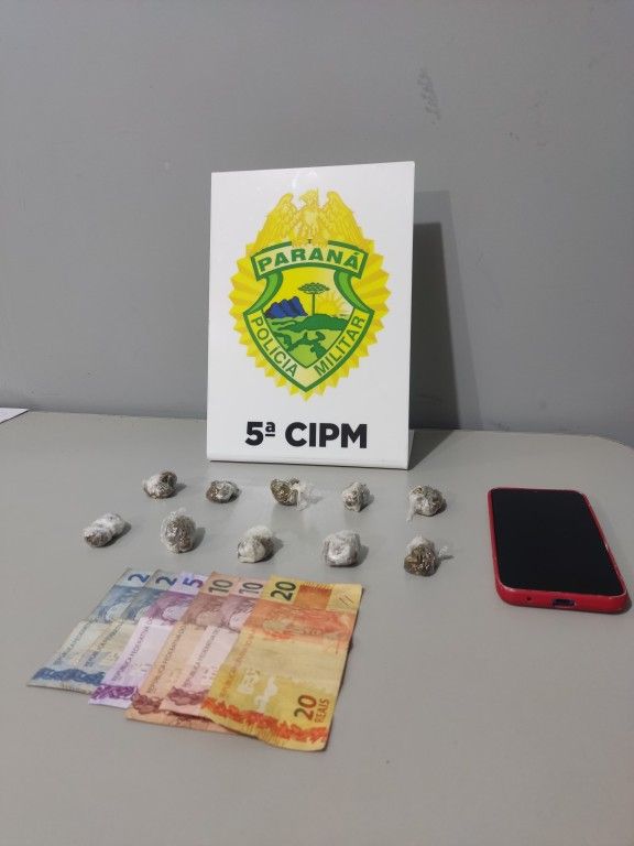 Imagem PM encontra maconha escondida dentro de sofá em Cianorte