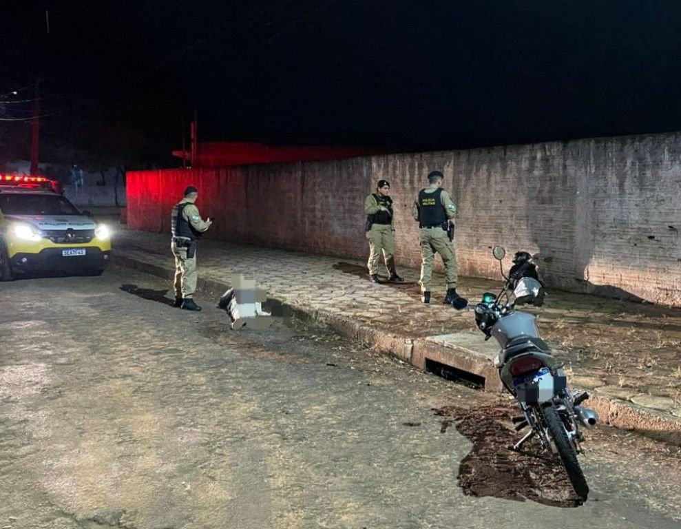 Imagem Dupla é detida fazendo manobras perigosas de moto em Cianorte