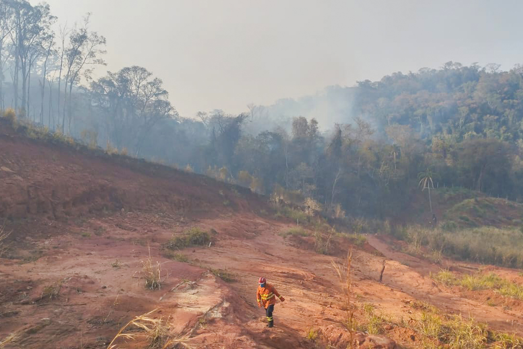 Imagem Com volta do calor, Bombeiros reforçam alerta de combate aos incêndios florestais