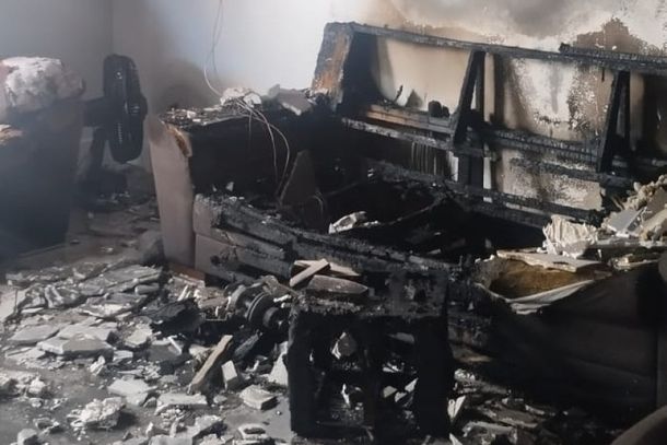 Imagem Sala de casa, móveis e eletrônicos são destruídos após incêndio em Cianorte