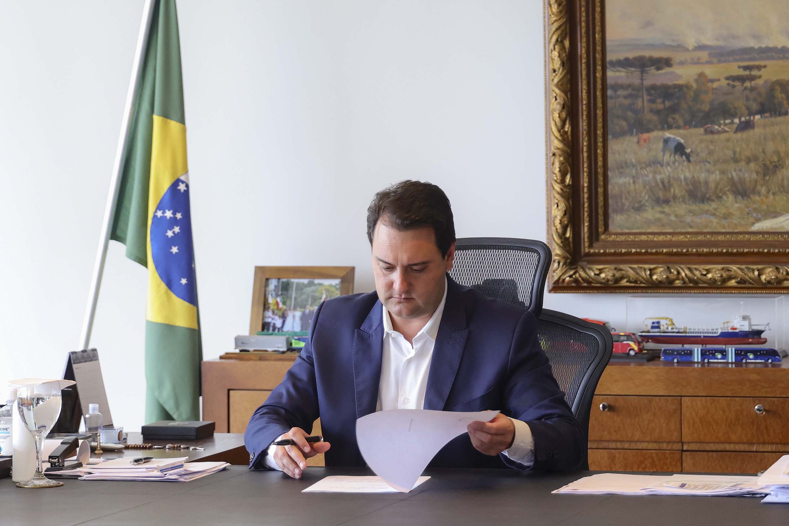 Imagem Governador sanciona ampliação e reajuste do auxílio-alimentação para servidores