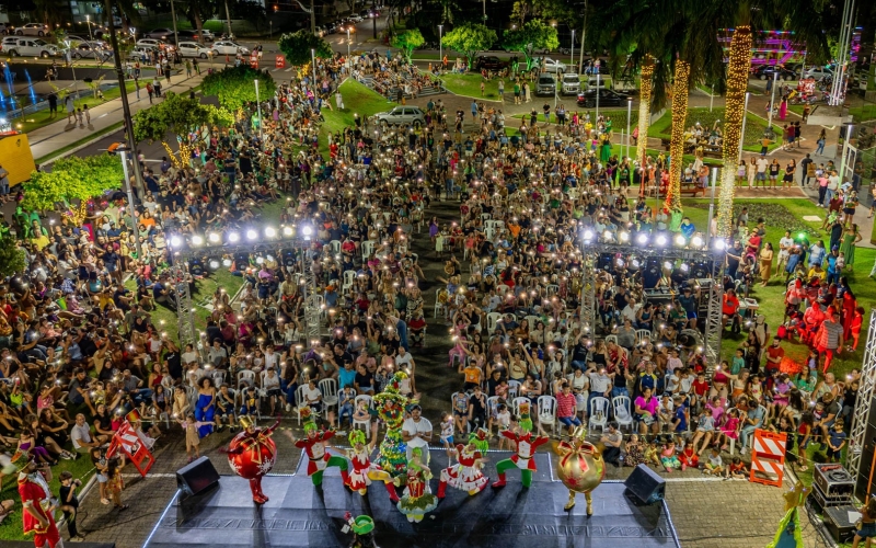 Imagem Apresentações natalinas levam grande público à Praça da República