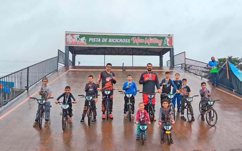 Imagem Cianorte Bicicross Clube brilha na 2ª etapa do 38º Campeonato Paranaense