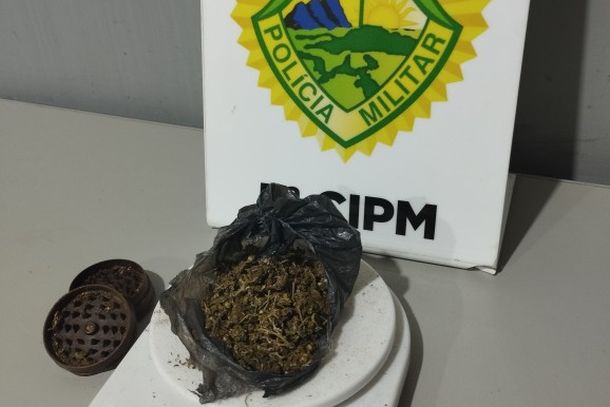 Imagem Dois jovens são detidos com maconha para consumo pessoal em Cianorte