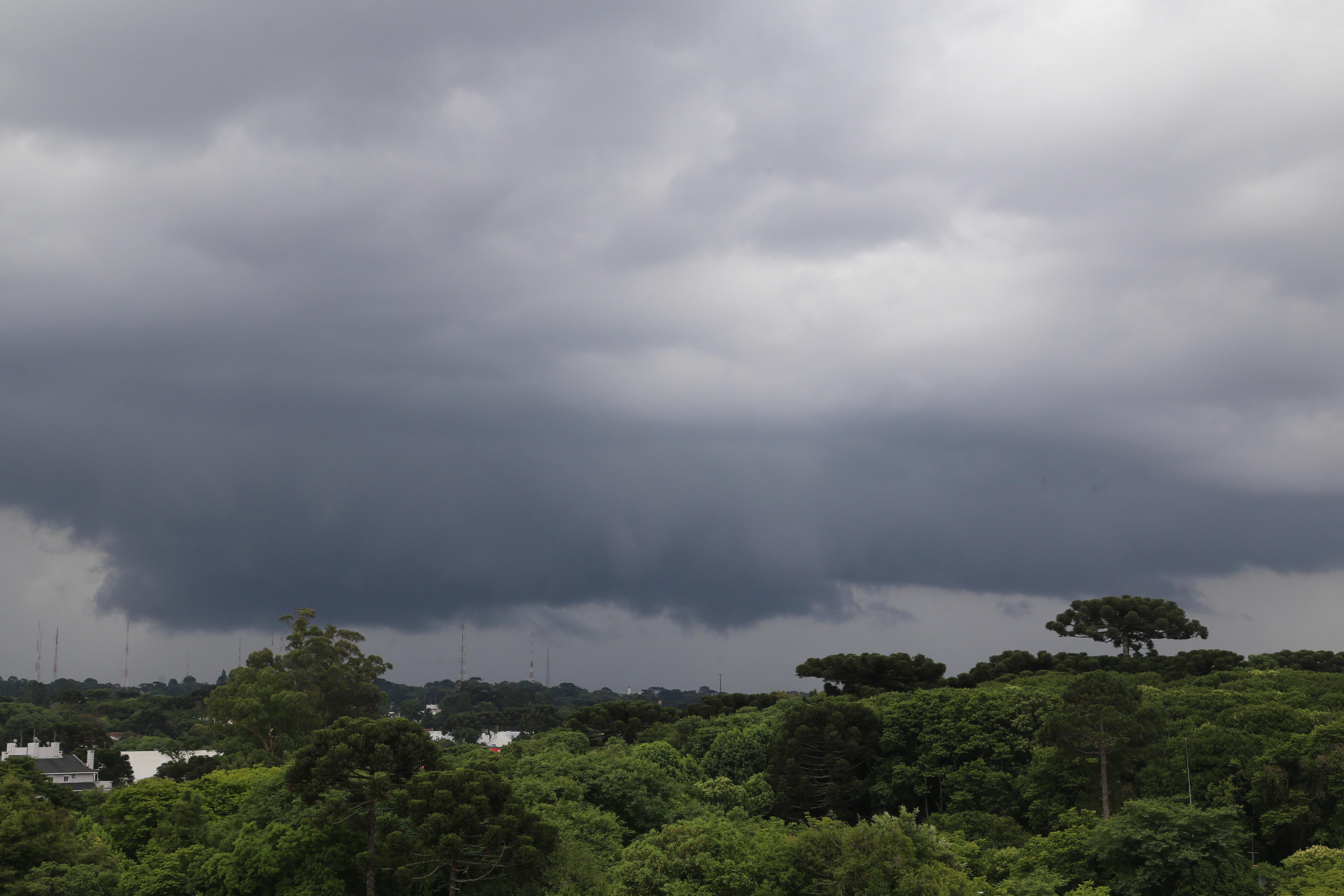 Imagem Defesa Civil alerta para temporais no Paraná e reforça apoio aos municípios