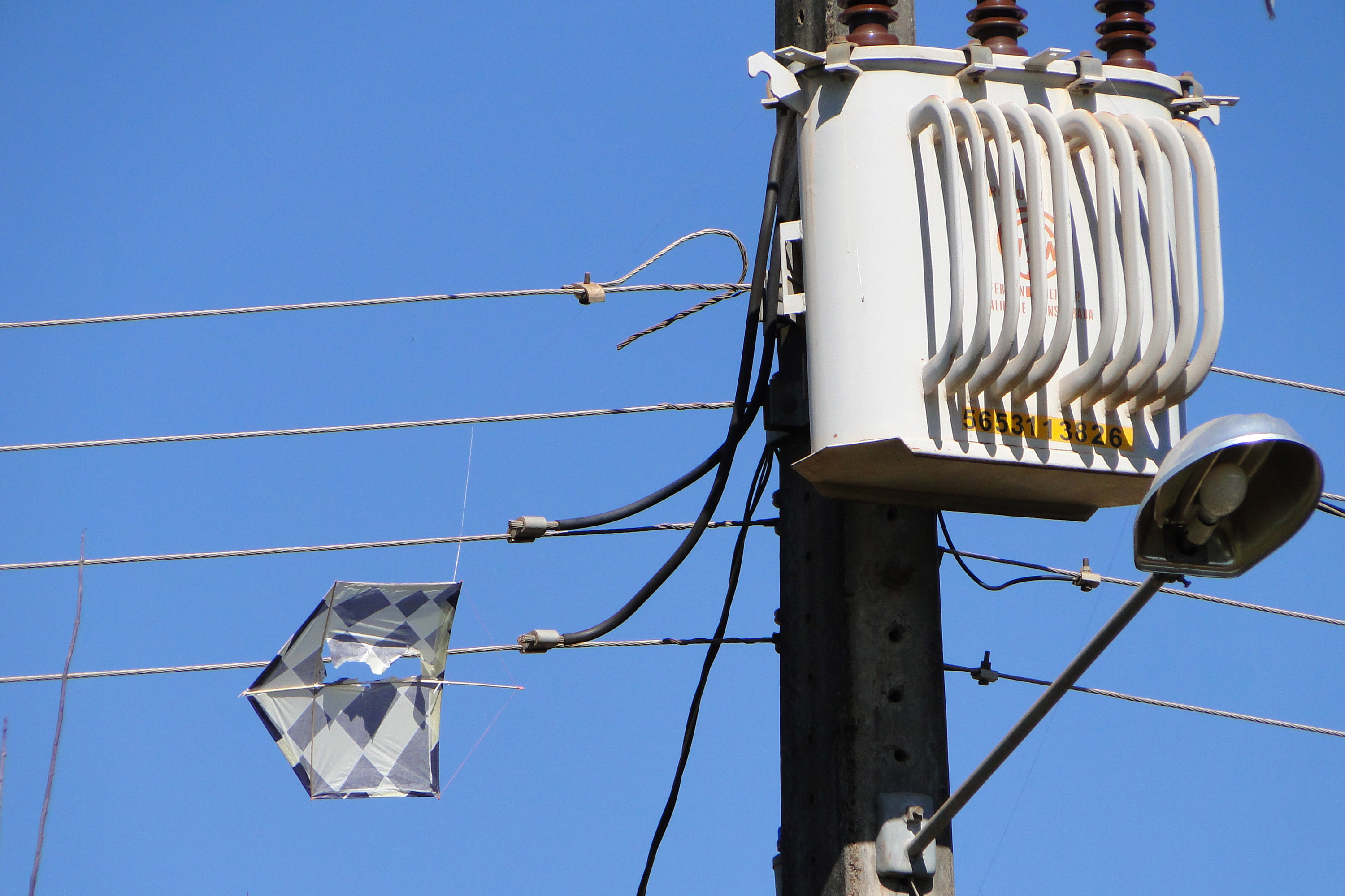 Imagem Copel alerta sobre riscos de soltar pipas próximo da rede elétrica