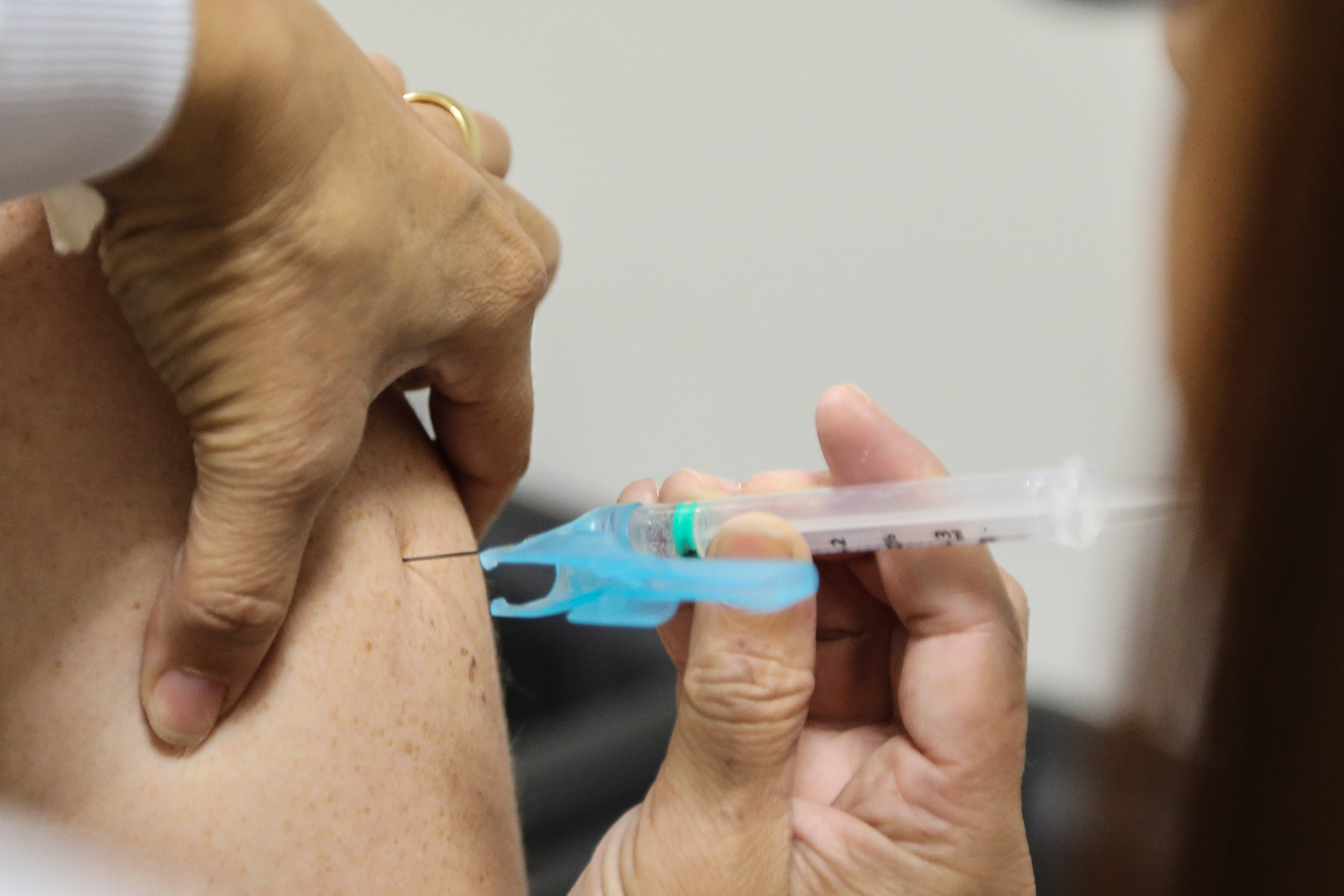 Imagem Paraná aplicou 3 milhões de vacinas contra a gripe; cobertura no grupo prioritário é de 48,06%