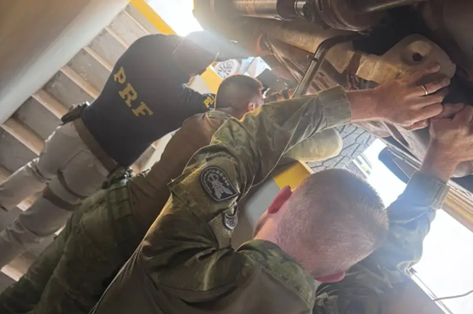 Imagem Forças de segurança apreendem R$ 2,6 milhões em droga na PR-323, em Alto Paraíso