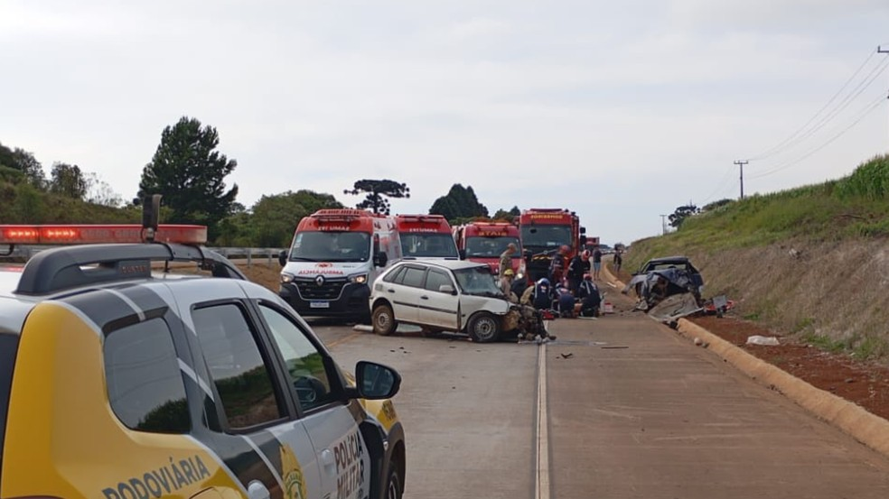 Imagem Tragédia no fim de semana: Dois jovens perdem a vida em grave acidente na PR-466