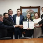 Autoridades em Brasília durante assinatura de convênio entre MEC e Itaipu para investimentos no IFPR Cianorte