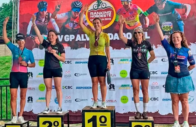Ciclistas do Bike Clube Cianorte celebram conquistas no pódio do IV GP Alvorada do Sul