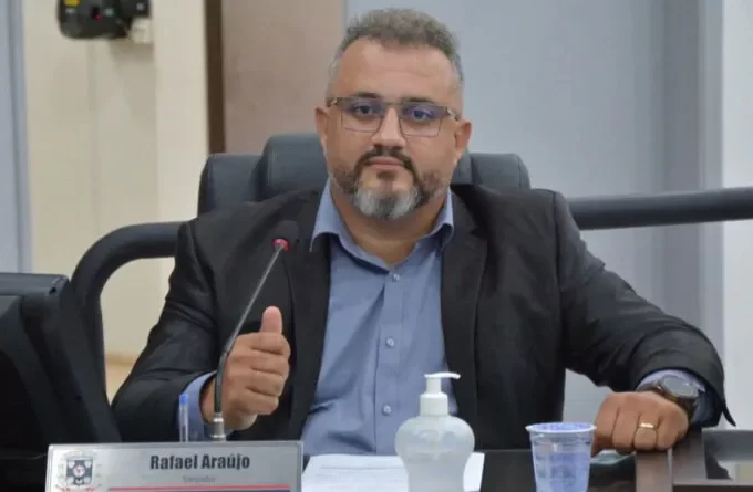Vereador Rafael Araújo em sessão na Câmara de Cianorte