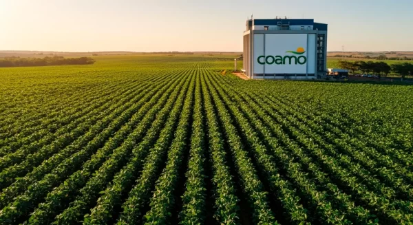 Sede administrativa da Coamo Agroindustrial em Campo Mourão, Paraná, com mapa do estado em destaque.