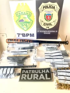 Pistola 9mm e munições apreendidas pela PCPR Goioerê durante operação em Paraná D'Oeste.