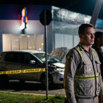 Veículo danificado após acidente no Novo Centro de Cianorte envolvendo colisão com poste de energia elétrica.